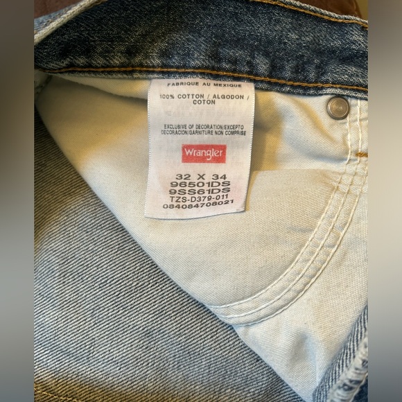 Wrangler Straight Leg Standard Cut Jeans (32x34) - Picture 2 of 4